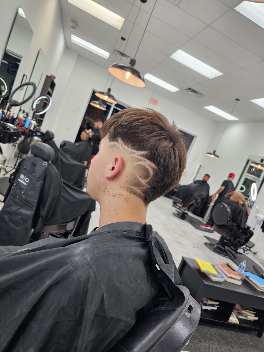 Corte con textura en proceso en Shave Barbershop Miami Beach